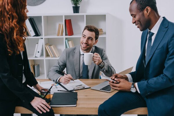 деловые люди ломаются
