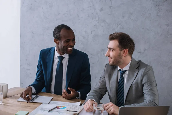 Multiethnic Businessmen Working Table Papers Laptop — Stock Photo, Image