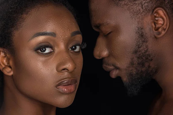 Beautiful African American Couple Water Drops Faces Posing Isolated Black — Stock Photo, Image