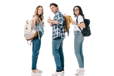 çok kültürlü öğrenciler üzerinde izole beyaz Yaşasın gösterilen gülümseyen