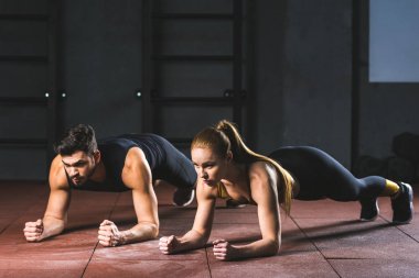 Genç sporcumuz ve sporcu gönderme yapıyor ups spor salonunda