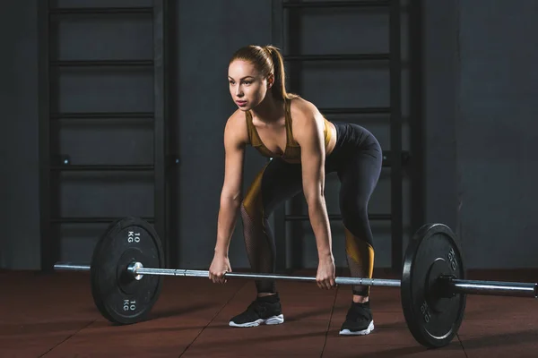 Front View Young Sportswoman Preparing Raise Barbell Sports Hall — Stock Photo, Image