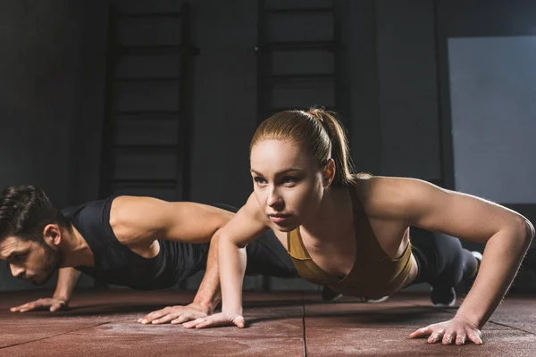 Young Sportswoman Sportsman Doing Push Ups Sports Hall — Stock Photo, Image