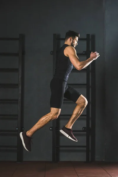 Young Jumping Sportsman Doing Cardio Exercise Gym — Stock Photo, Image