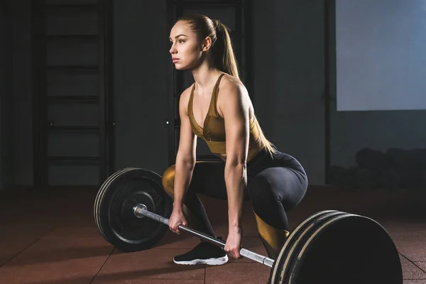 Side View Young Sportswoman Preparing Raise Barbell Gym — Stock Photo, Image
