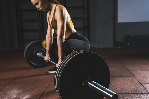 Cropped Image Young Sportswoman Prepare Raise Barbell Gym — Stock Photo, Image