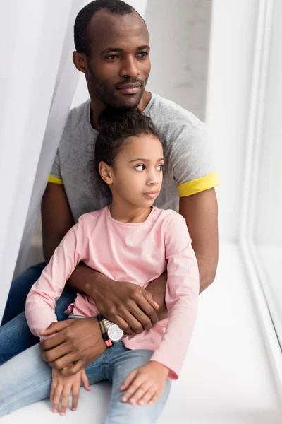 Father Beautiful Little Daughter Sitting Windowsill — Free Stock Photo