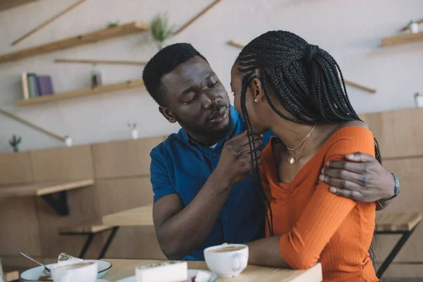 Portrait African American Man Hugging Girlfriend Romantic Date Coffee Shop — Free Stock Photo