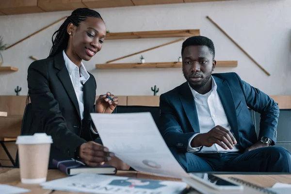 African American Businesspeople Discussing New Business Project Cafe — Stock Photo, Image