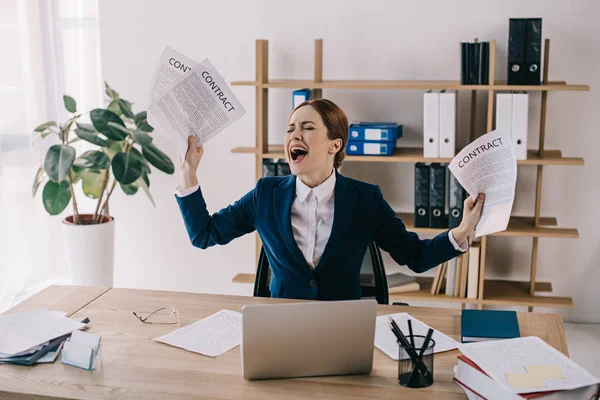 Benadrukt zakenvrouw — Stockfoto