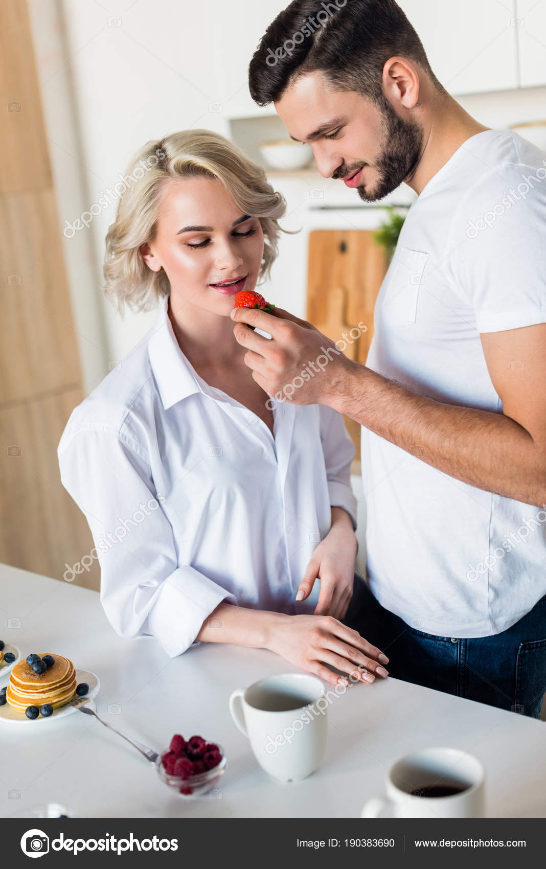 Smiling Young Man Feeding Sexy Girlfriend Strawberry Morning — Stock