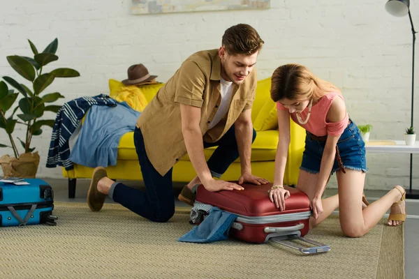 Packing travel bag — Stock Photo, Image