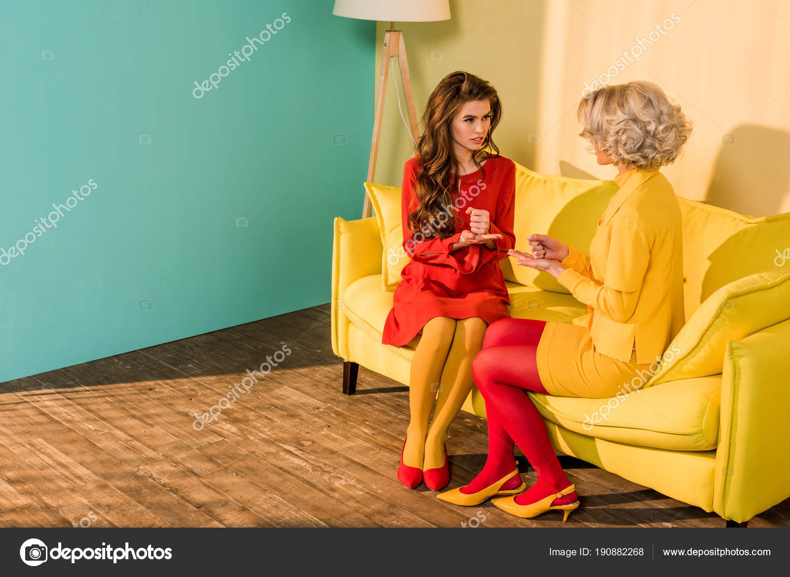 Retro Styled Beautiful Girls Colorful Dresses Playing Rock Paper Scissors — Free Stock Photo