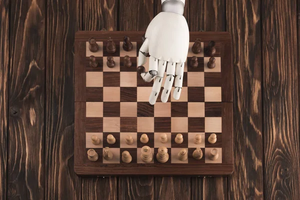Cropped Shot Robot Playing Chess Wooden Surface — Stock Photo, Image