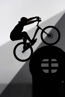 deneme motorcu Grey traktör direksiyona Dengeleme silüeti