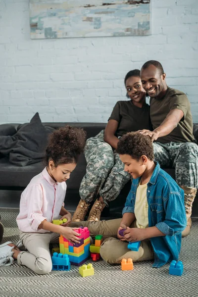 African American Female Male Soldiers Looking Children Playing Cubes — Stock Photo, Image