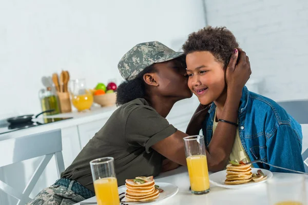 African American Soldier Son Enjoying Meal Kitchen — Free Stock Photo