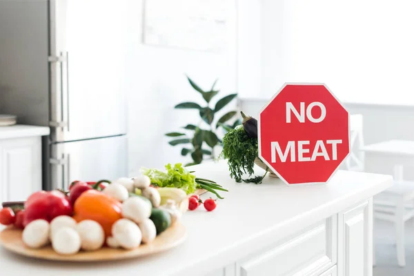 Ripe Tasty Vegetables Meat Sign Kitchen Counter — Free Stock Photo