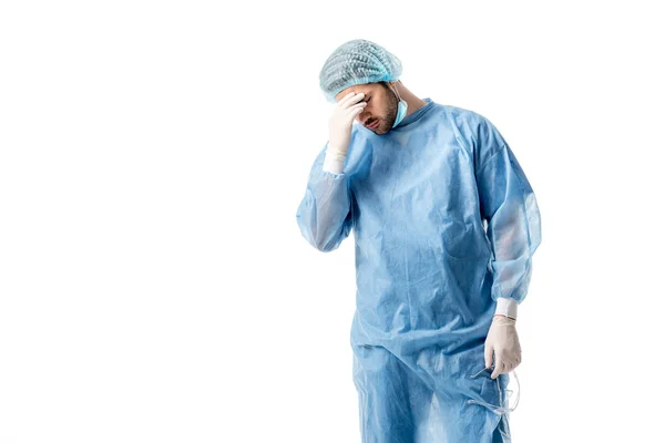 Dokter Bedah Stres Mengenakan Seragam Biru Terisolasi Atas Putih — Stok Foto