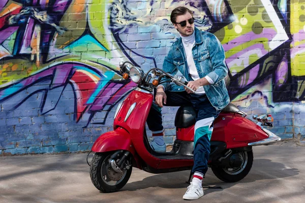 Stylish Young Man Vintage Red Scooter Front Brick Wall Graffiti — Stock Photo, Image