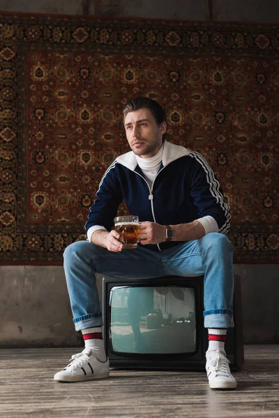 Stylish Young Man Vintage Clothes Mug Beer Sitting Retro Set — Free Stock Photo