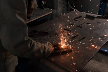 İşçi koruma maskesi kaynak metal Fabrikası'nda Resim kırpılmış 