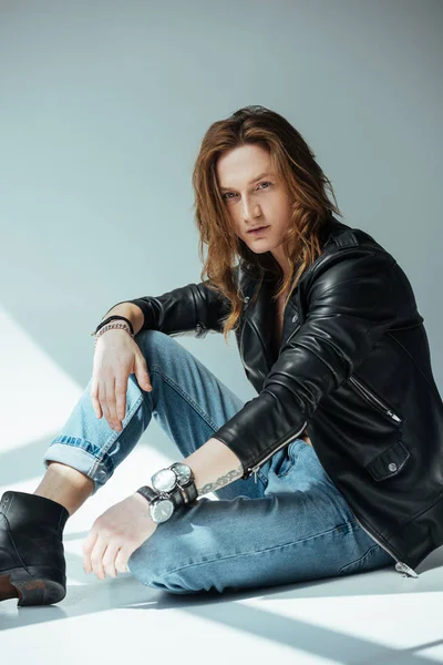 Handsome Man Long Hair Posing Jeans Black Leather Jacket Grey — Stock Photo, Image