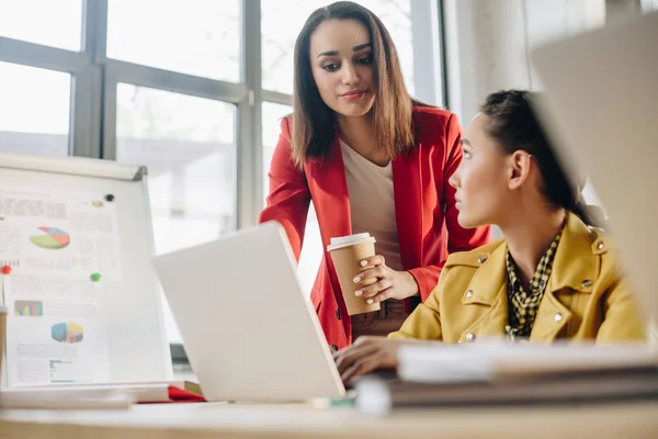 Diverse Businesswomen Working Project Table Laptop Light Workspace — Stock Photo, Image