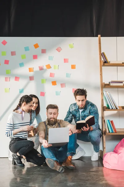 Diverse Business Team Making Research Project Light Workspace — Stock Photo, Image