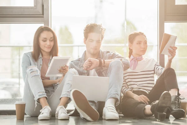 Professional Business Colleagues Men Women Working Gadgets While Sitting Floor — Stock Photo, Image