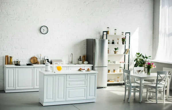 Intérieur Cuisine Lumineuse Moderne Avec Meubles — Photo