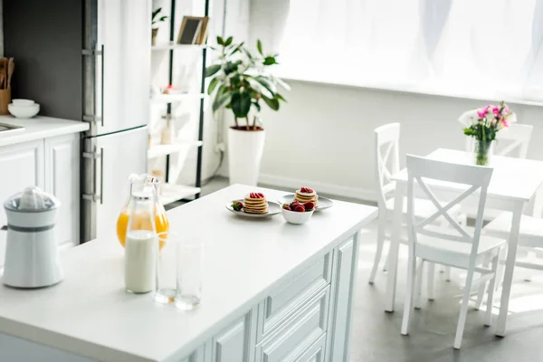 Interior Modern Light Kitchen Pancakes Kitchen Counter — Stock Photo, Image