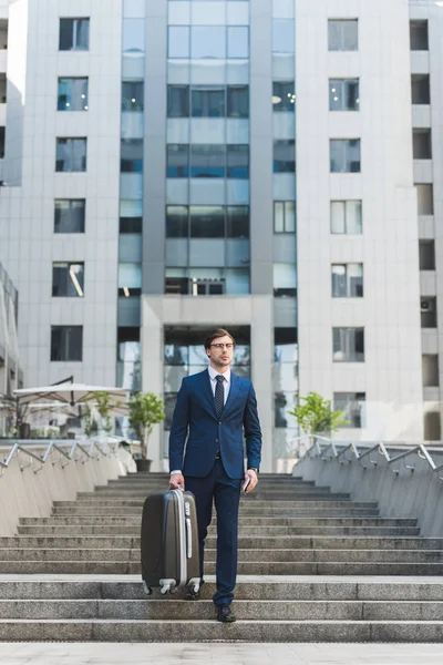 Stylish Young Businessman Luggage Walking Business District — Free Stock Photo