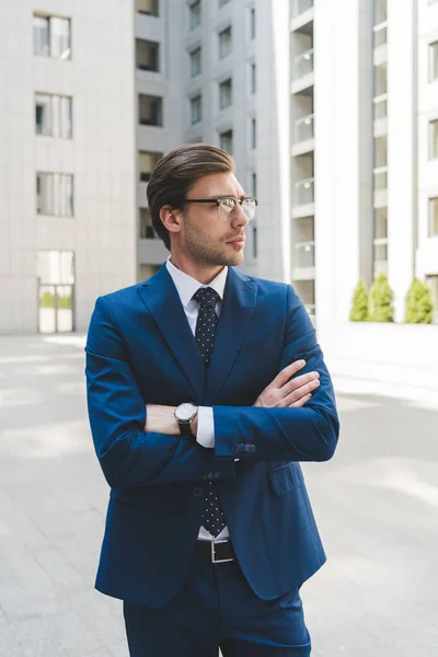 Handsome Young Businessman Stylish Suit Crossed Arms Looking Away — Stock Photo, Image