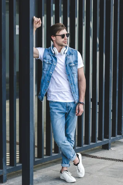 Handsome Young Man Denim Vest Leaning Fence City Street — Stock Photo, Image