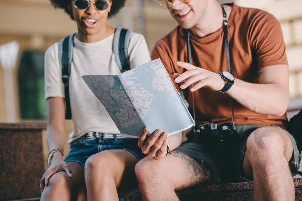 Cropped Image Couple Travelers Sitting Map Looking Destination — Stock Photo, Image