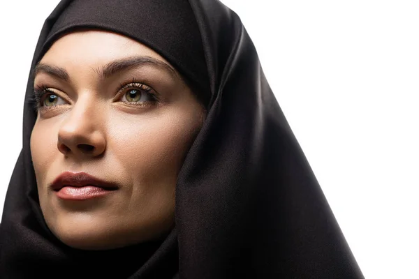 Hermosa Joven Musulmana Hijab Mirando Hacia Otro Lado Aislado Blanco — Foto de Stock