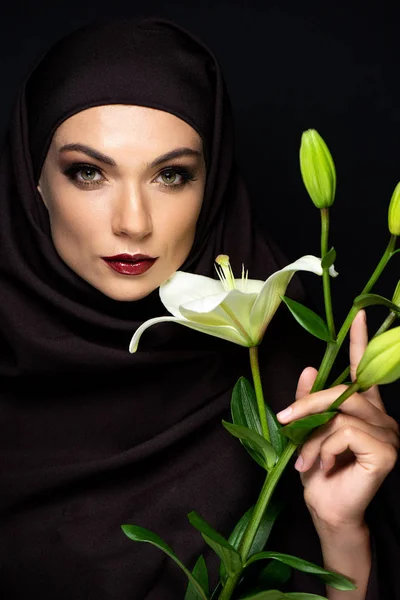 Attractive Muslim Woman Hijab Red Lips Holding Lily Isolated Black — Stock Photo, Image