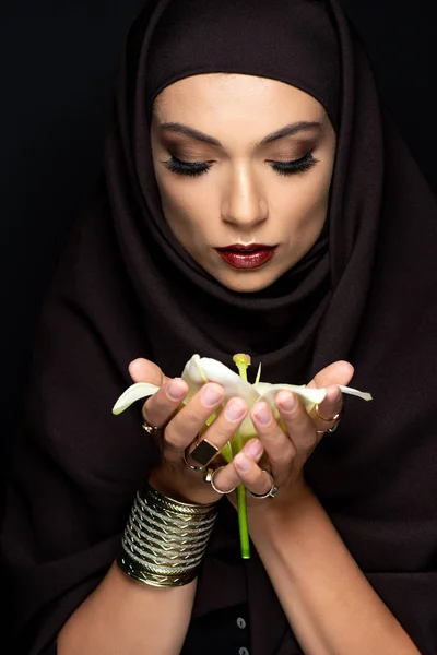 Beautiful Muslim Woman Hijab Golden Rings Bracelet Holding Lily Isolated — Stock Photo, Image