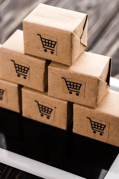 Close Small Carton Boxes Digital Tablet Commerce Concept — Stock Photo, Image