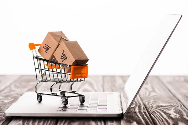 Selective Focus Toy Shopping Cart Small Carton Boxes Laptop Isolated — Stock Photo, Image
