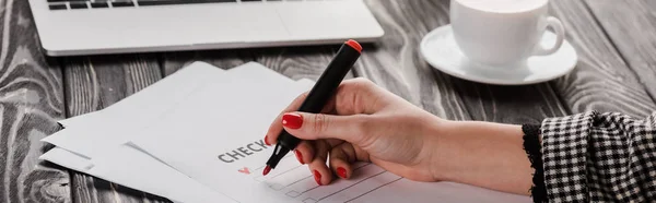 Panoramic Shot Woman Holding Marker Pen Checklist Table Commerce Concept — Stock Photo, Image