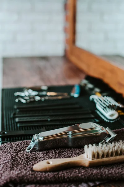 Foyer Sélectif Peignes Près Rasoir Dans Salon Coiffure — Photo