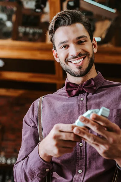 Enfoque Selectivo Peluquería Alegre Celebración Trimmer Barbería —  Fotos de Stock