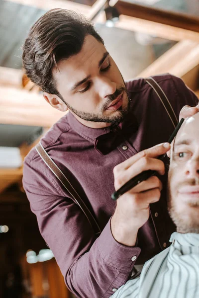 Selective Focus Barber Shaving Bearded Man Barbershop — Stock Photo, Image