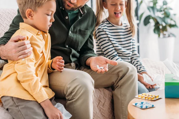 Cropped View Man Holding Pills While Sitting Sick Children — Stock Photo, Image