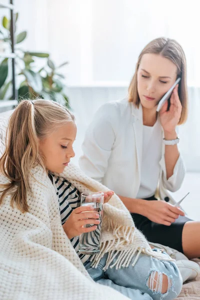 Sick Child Holding Glass Water Pills Mother Talking Smartphone — Stock Photo, Image