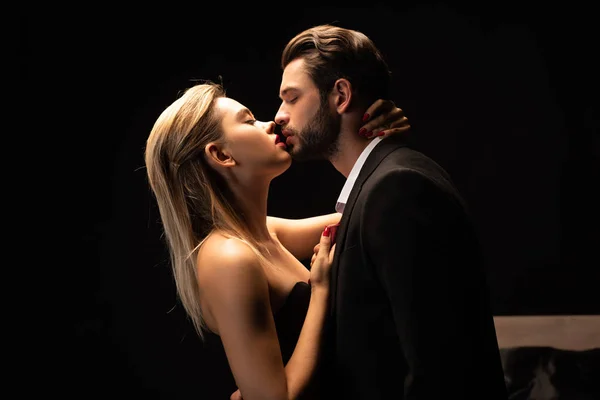 Beautiful Passionate Couple Going Kiss Dark Room — Stock Photo, Image