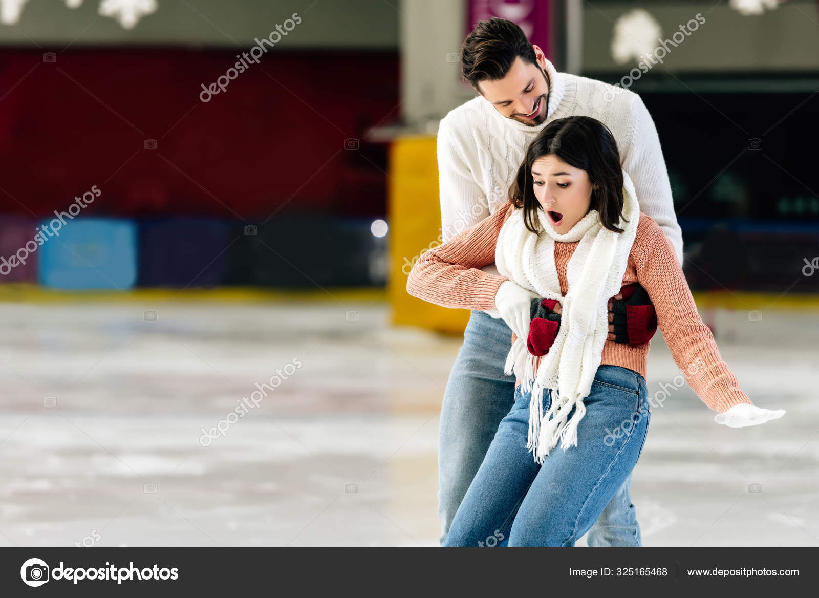 влюбленные на рыбалке. девушка тащит парня. мужики ловят баб. девушка ловит. девушки на рыбалке.