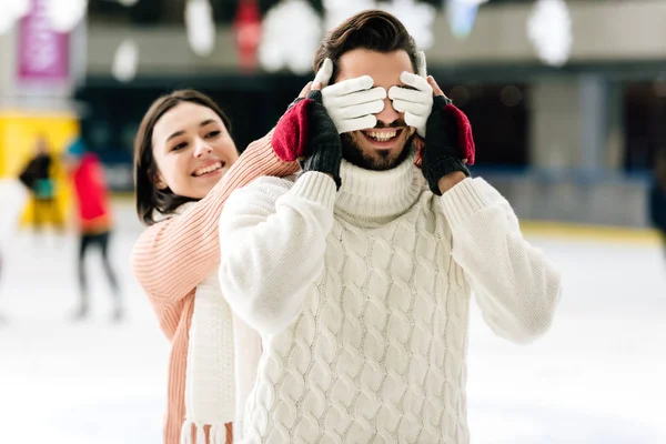 Happy Girl Closing Eyes Smiling Man Make Surprise Skating Rink — Stock Photo, Image